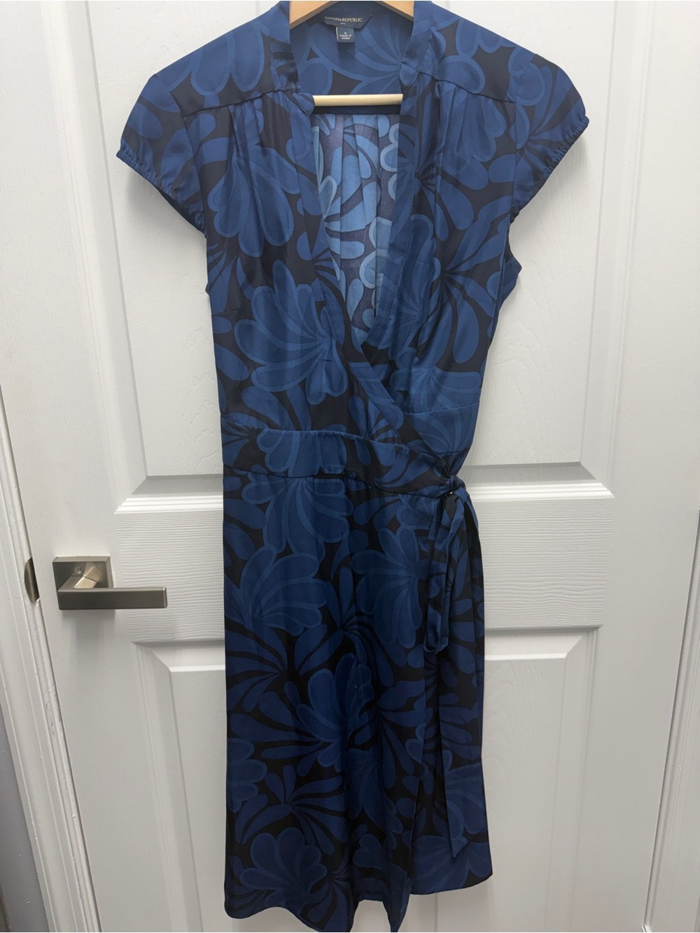 Banana Republic Navy and Blue Floral Wrap Midi Dress Size 4 EUC